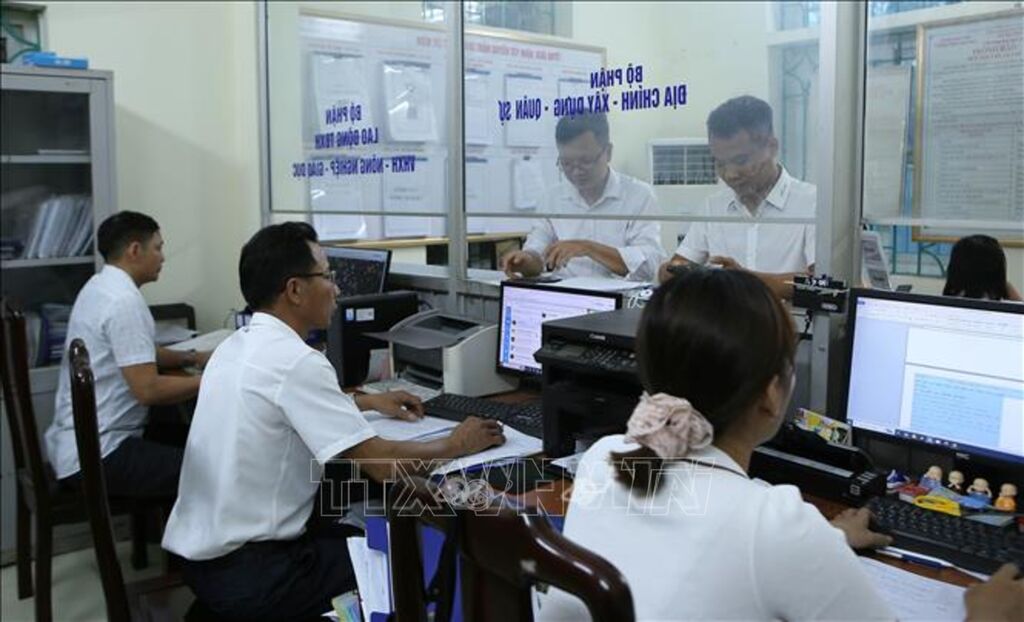 Định hướng về tổ chức bộ máy, cán bộ, công chức, viên chức đối với chính quyền địa phương cấp xã