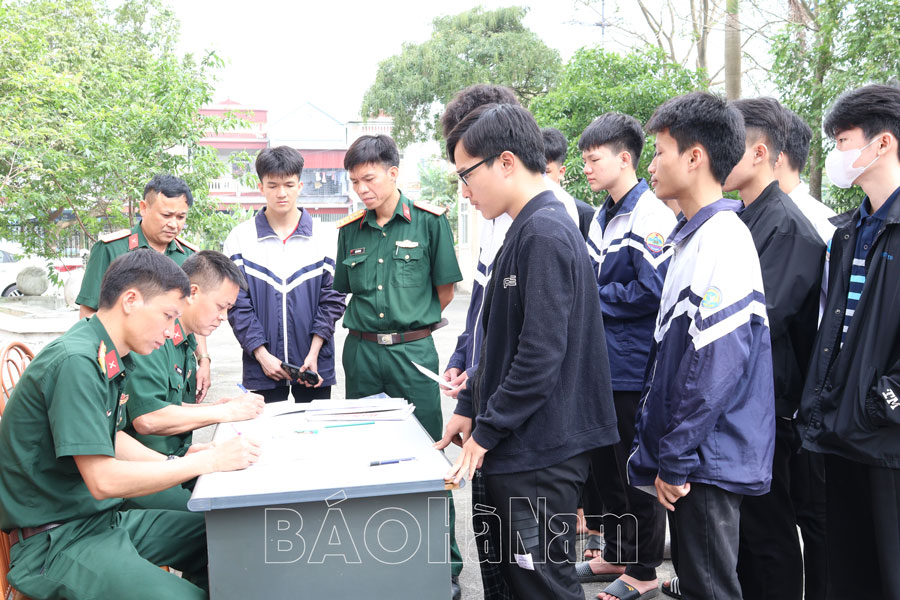 Kim Bảng khám sức khỏe tuyển sinh quân sự cho 80 thí sinh