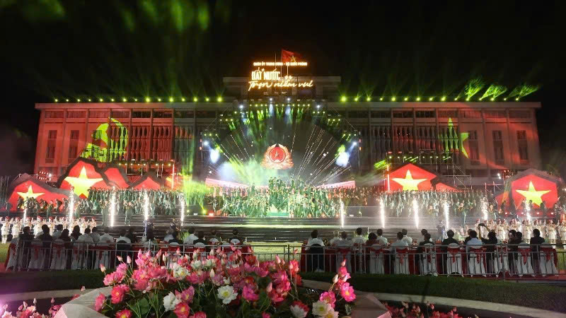 Tổng Bí thư Tô Lâm dự Chương trình nghệ thuật “Đất nước trọn niềm vui”