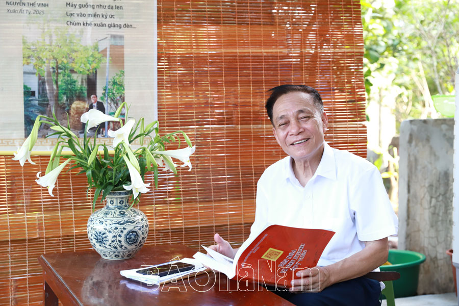 Nhà thơ, nhà nghiên cứu văn hóa dân gian Nguyễn Thế Vinh: Sách vừa là người thầy, vừa là người bạn đường