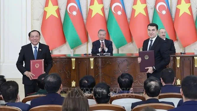 Tổng Bí thư Tô Lâm chứng kiến Lễ trao các văn kiện hợp tác giữa Việt Nam và Azerbaijan