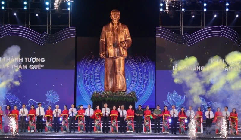 Tổng Bí thư Tô Lâm dự khai mạc Lễ hội Làng Sen 2025