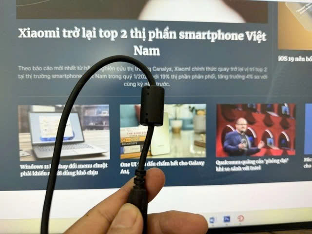 Lý do xuất hiện hình trụ tròn màu đen ở một số cáp kết nối