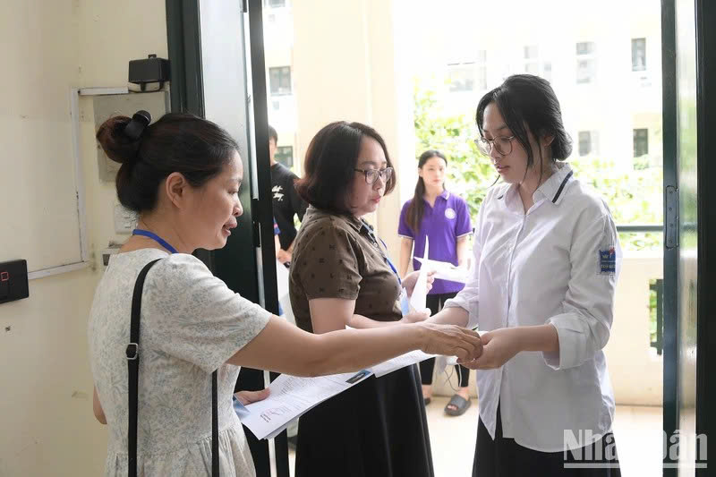 Hướng dẫn đăng ký nguyện vọng và nộp lệ phí xét tuyển đại học năm 2025