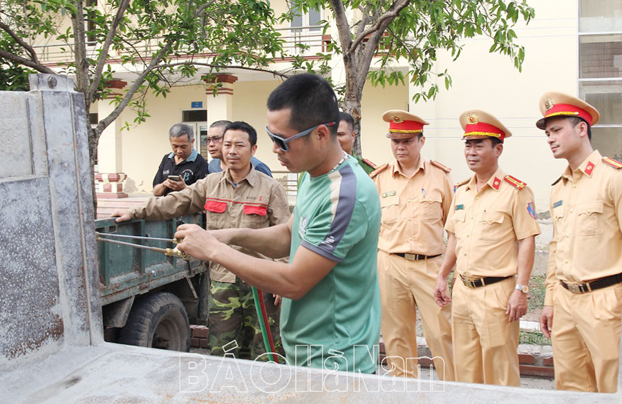 Kiên quyết xử lý vi phạm liên quan đến xe tự chế