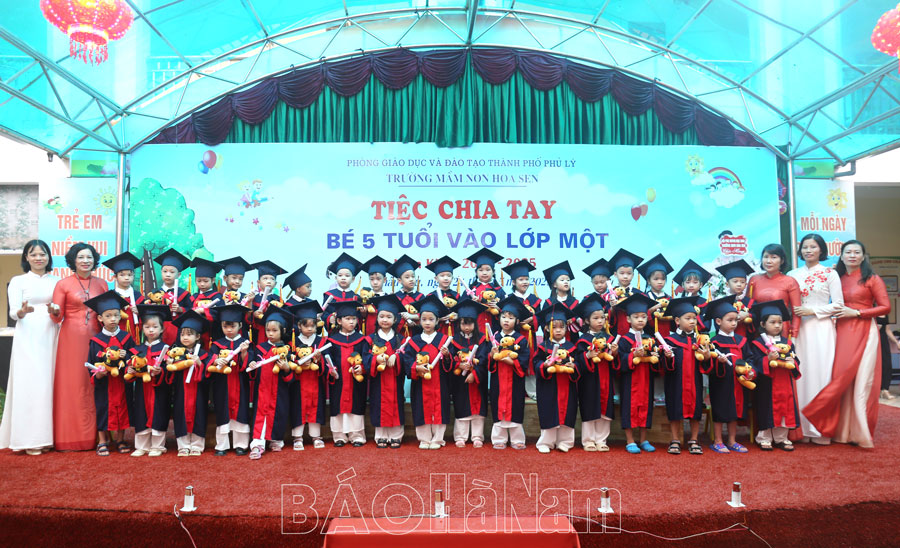 Trường Mầm non Hoa Sen tổ chức lễ chia tay học sinh 5 tuổi hoàn thành chương trình giáo dục mầm non