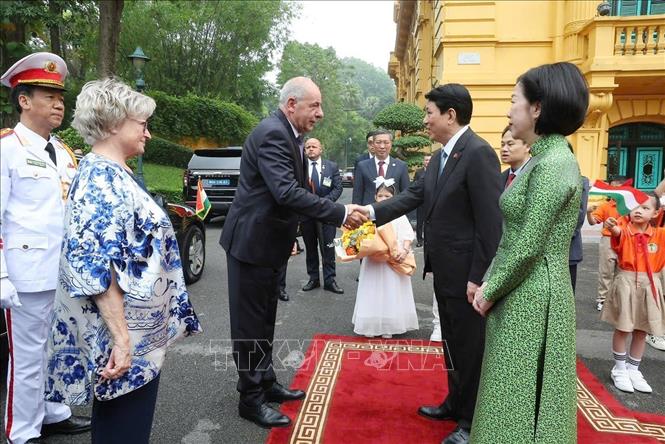 Chủ tịch nước Lương Cường chủ trì lễ đón chính thức Tổng thống Hungary