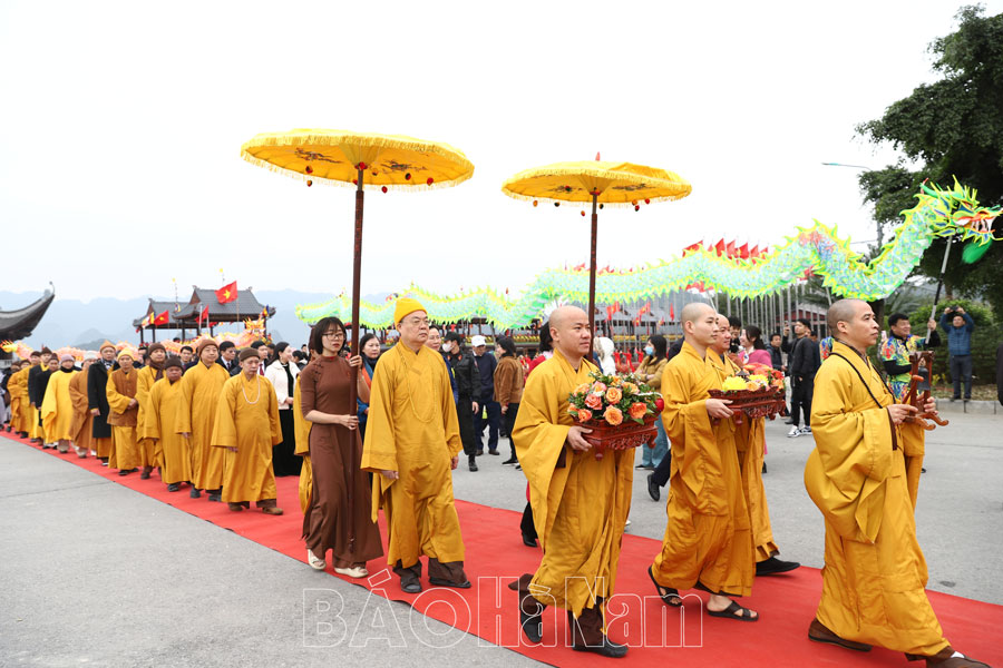 Thượng tọa Thích Bản Lượng, Phó trưởng Ban trị sự Giáo hội Phật giáo Việt Nam tỉnh Hà Nam: Đạo Phật giúp con người hướng thiện, sống theo đạo lý từ bi, trí tuệ