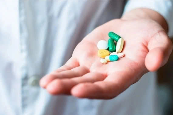 Khi mắc COVID-19, người dân nên và không nên dùng loại thuốc nào?