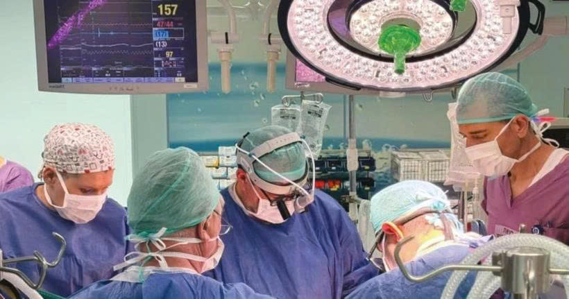 Israel lần đầu thực hiện thành công ca cấy ghép tim nhân tạo hoàn toàn
