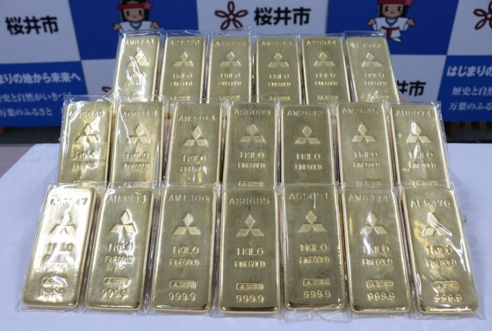 Cụ ông giấu tên tặng 20 thỏi vàng cho thành phố