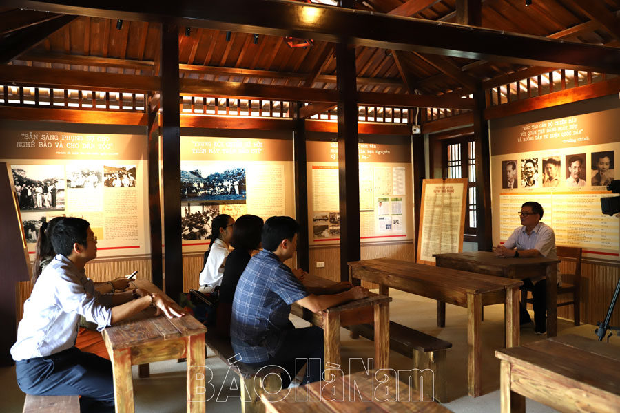 Thăm Di tích Quốc gia địa điểm Trường dạy làm báo Huỳnh Thúc Kháng