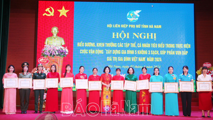 Phụ nữ Hà Nam với cuộc vận động “Xây dựng gia đình 5 không, 3 sạch”
