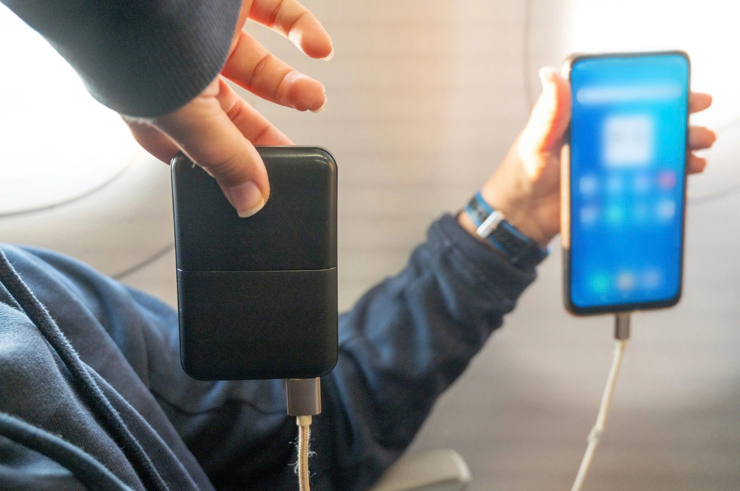 Bộ sạc dự phòng nóng lên có nguy hiểm?