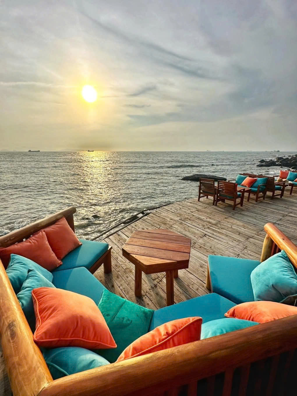 48 giờ nghỉ hè tránh đông đúc ở bãi Đông