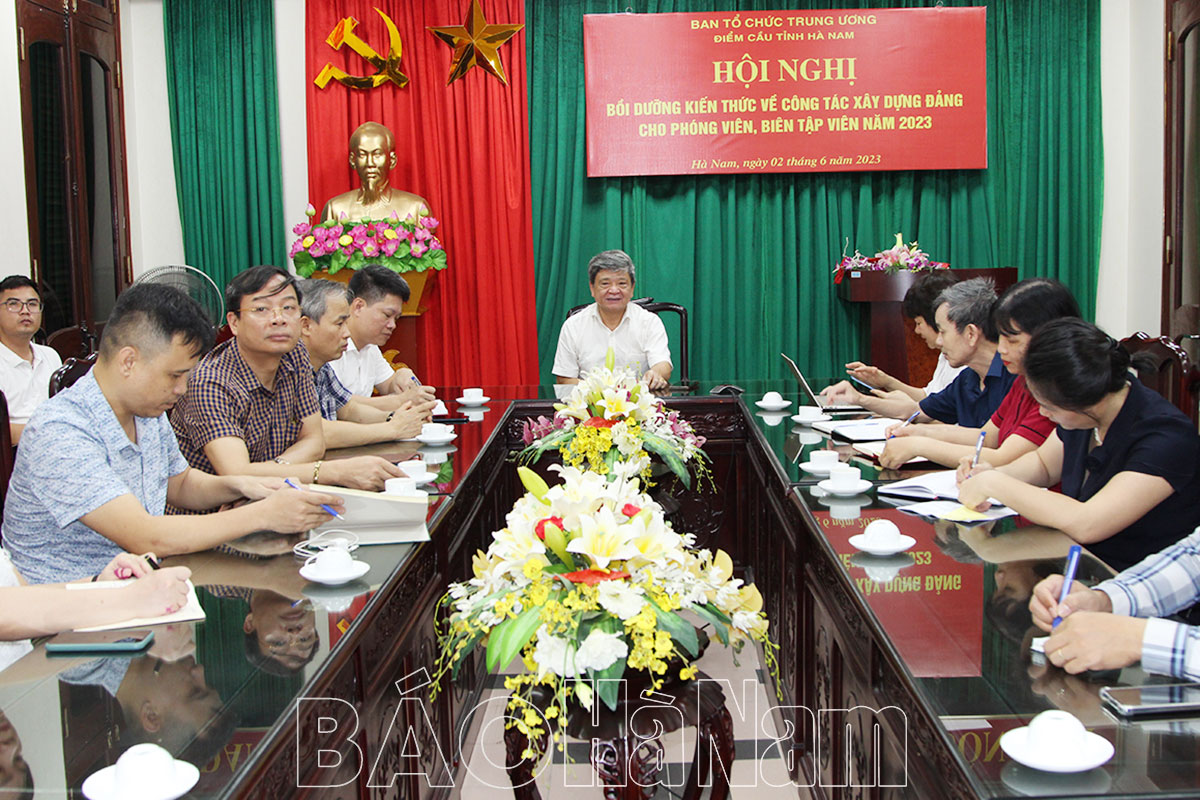 Bồi dưỡng kiến thức xây dựng Đảng cho lãnh đạo, phóng viên, biên tập viên các cơ quan thông tấn, báo chí