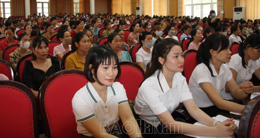 Tập huấn kiến thức ATTP cho cán bộ quản lý, giáo viên, nhân viên nấu ăn các trường mầm non