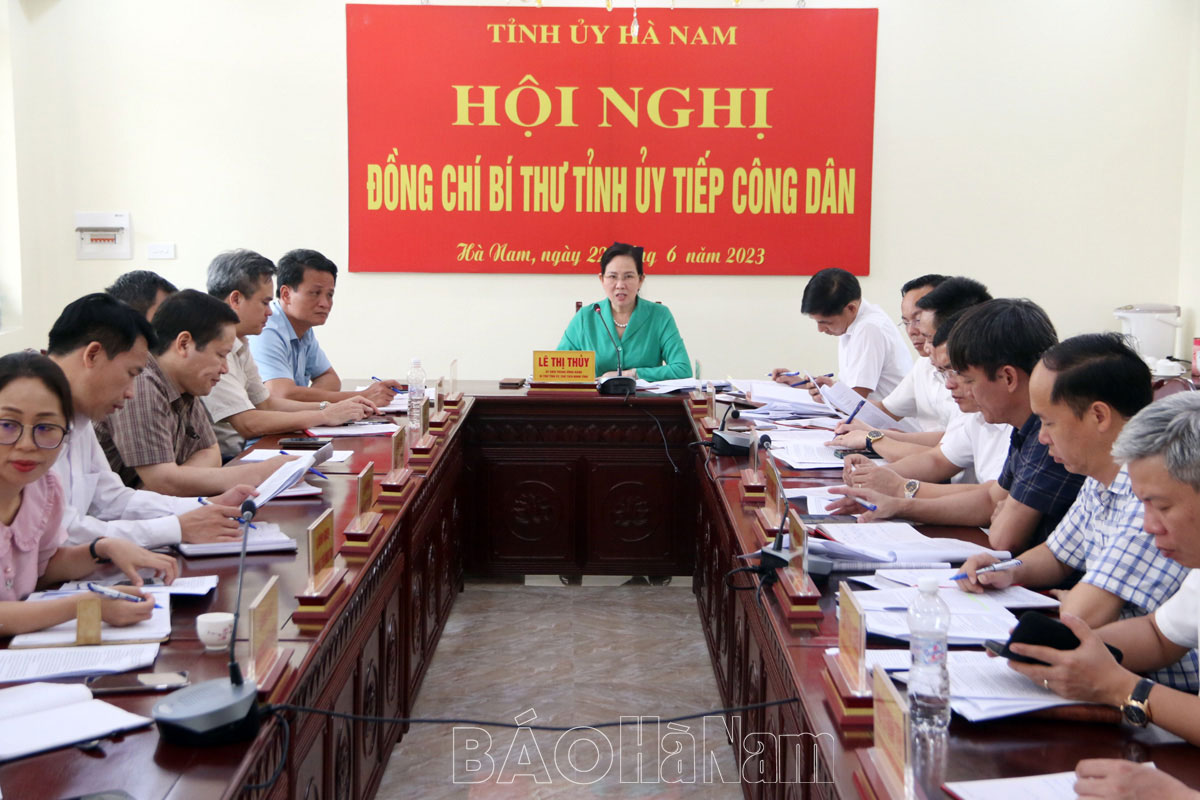 Đồng chí Bí thư Tỉnh ủy Lê Thị Thủy tiếp công dân định kỳ tháng 6