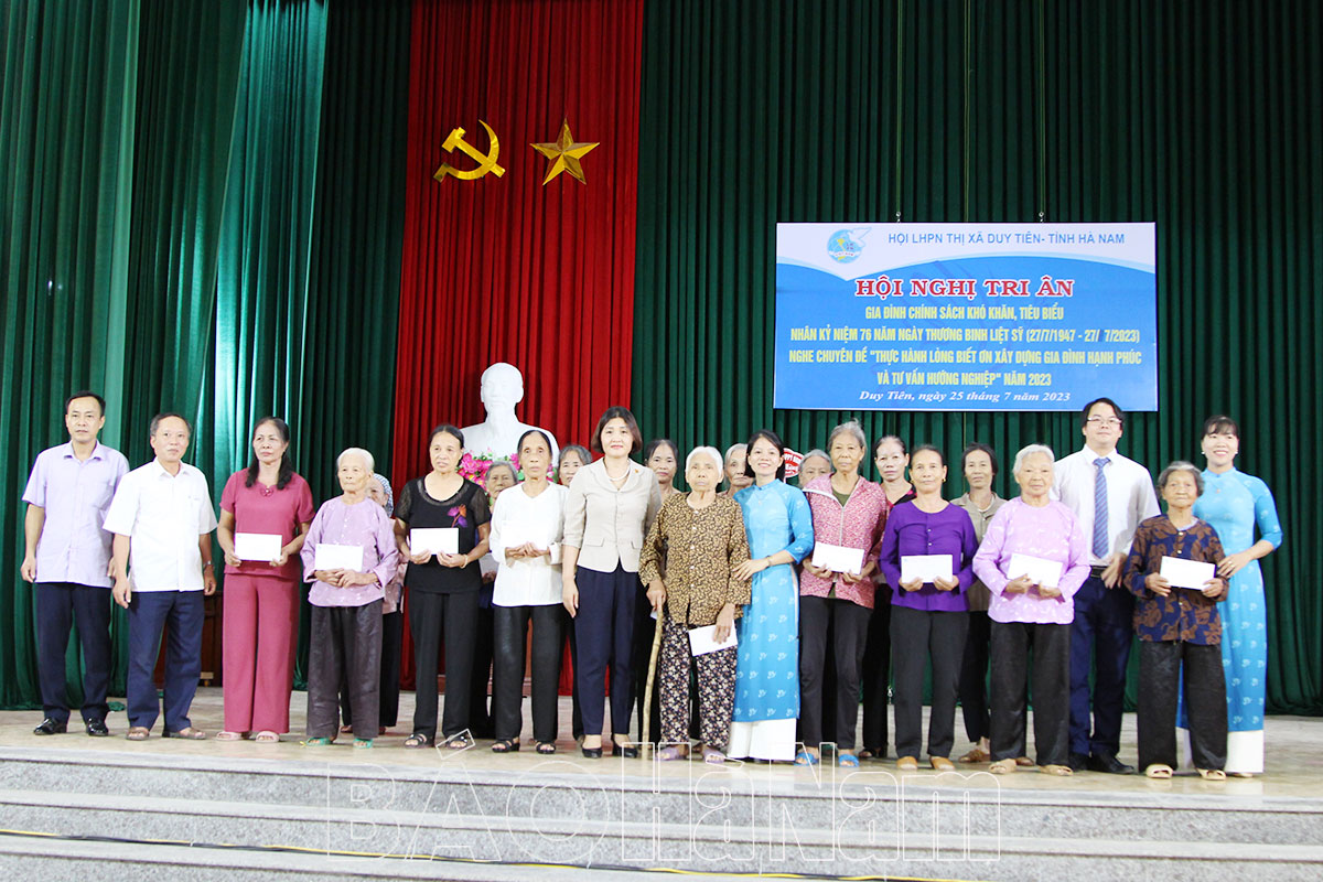 Hội LHPN thị xã Duy Tiên tri ân gia đình chính sách nhân ngày Thương binh Liệt sỹ