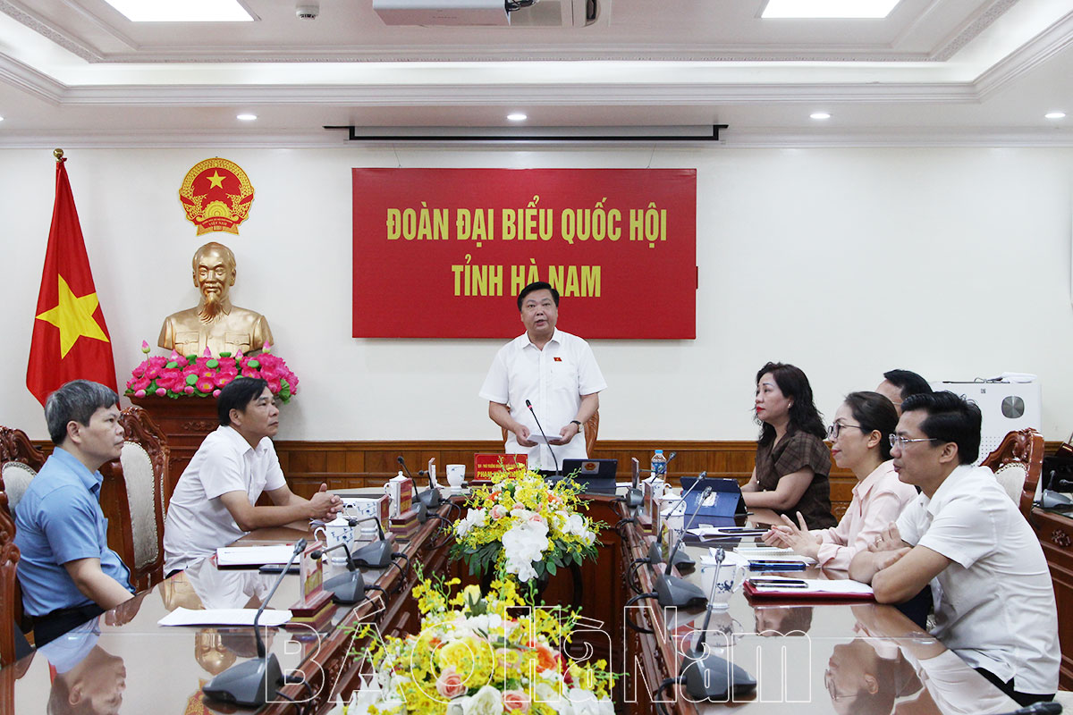 Ủy ban Thường vụ Quốc hội chất vấn Bộ trưởng Bộ Tư pháp Lê Thành Long