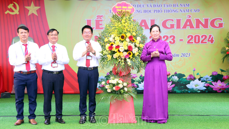 Hà Nam tưng bừng khai giảng năm học mới
