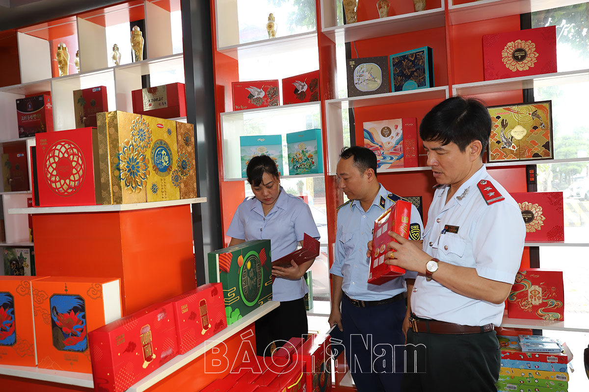 Ra quân kiểm tra an toàn thực phẩm nhân dịp Tết Trung thu 2023