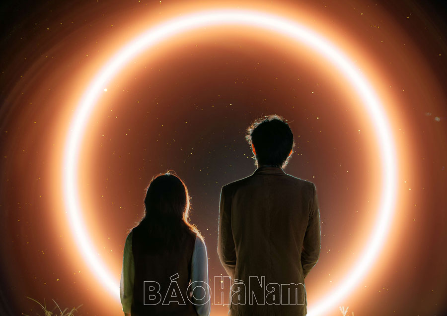 Bộ ảnh "Illumination": Ánh sáng có hình dạng gì trong thế giới của tân sinh viên Viện Báo chí?