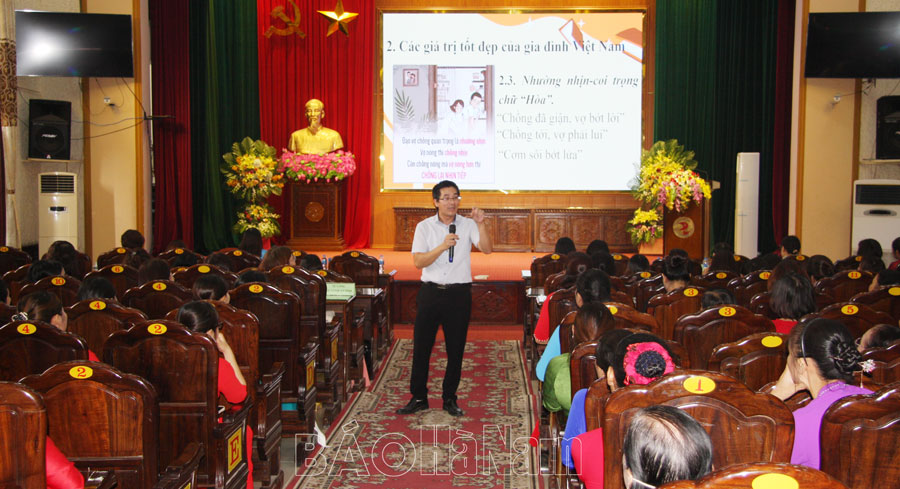 Hội LHPN tỉnh tổ chức nói chuyện chuyên đề: “Vun đắp các giá trị tốt đẹp của gia đình Việt Nam, bình đẳng giới trong gia đình thời kỳ 4.0”