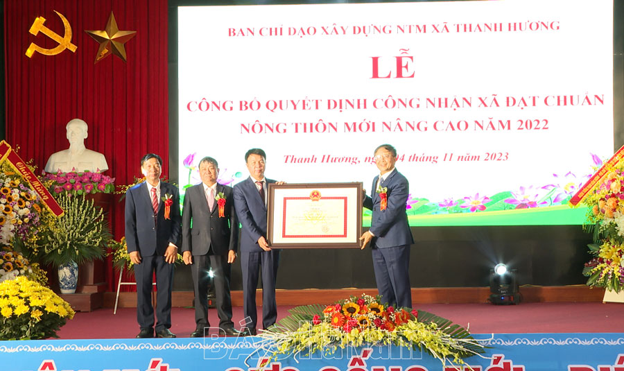 Thanh Hương công bố quyết định xã đạt chuẩn NTM nâng cao năm 2022