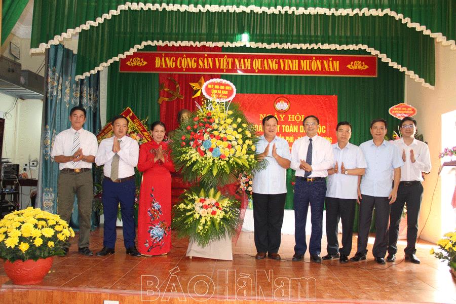 Lãnh đạo tỉnh dự Ngày hội Đại đoàn kết toàn dân tộc tại thôn Nguyễn Phú, xã Thanh Hương