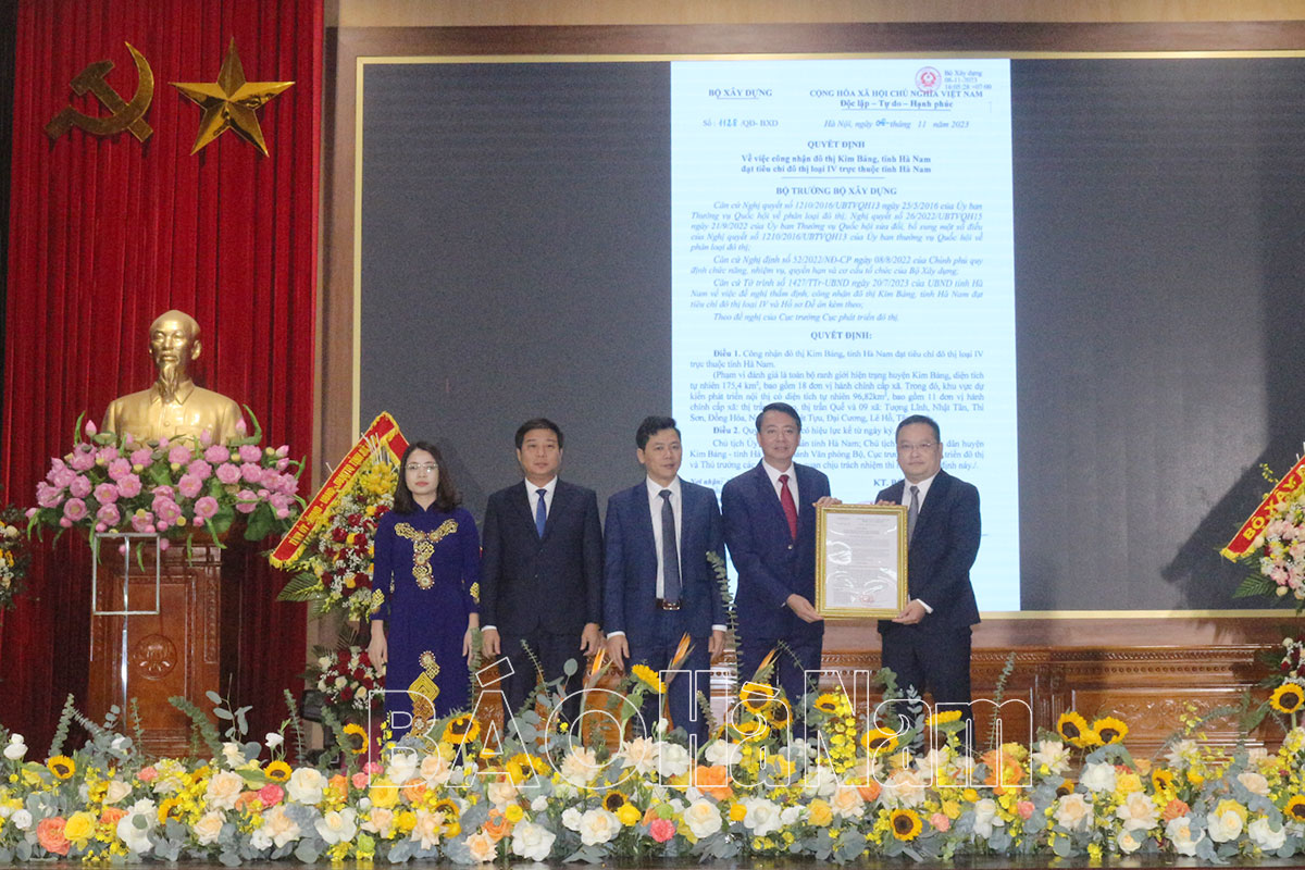 Huyện Kim Bảng công bố quyết định đạt tiêu chí đô thị loại IV