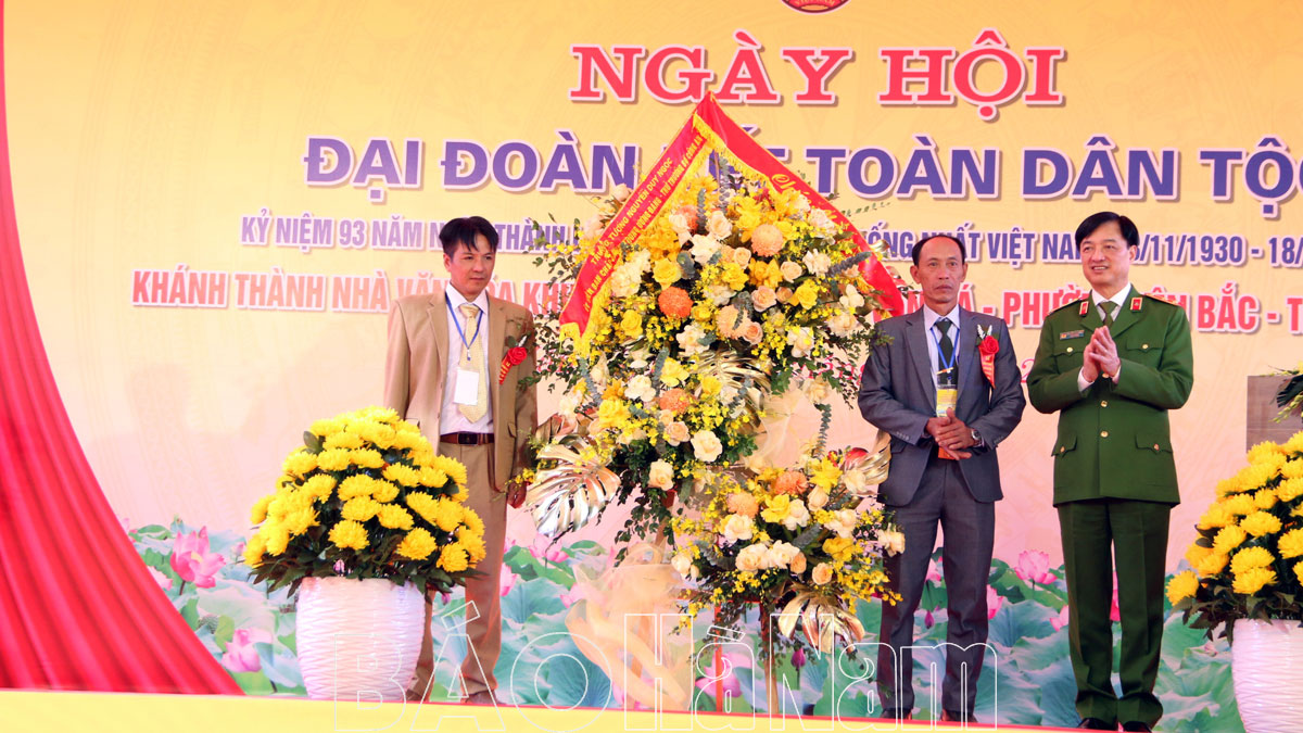 Thứ trưởng Bộ Công an Nguyễn Duy Ngọc dự Ngày hội Đại đoàn kết toàn dân tộc tại Duy Tiên