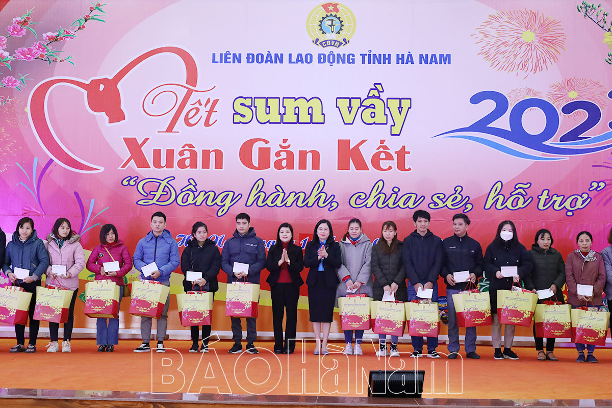 Dành hơn 449 tỷ đồng tặng quà người có công dịp Tết Giáp Thìn 2024