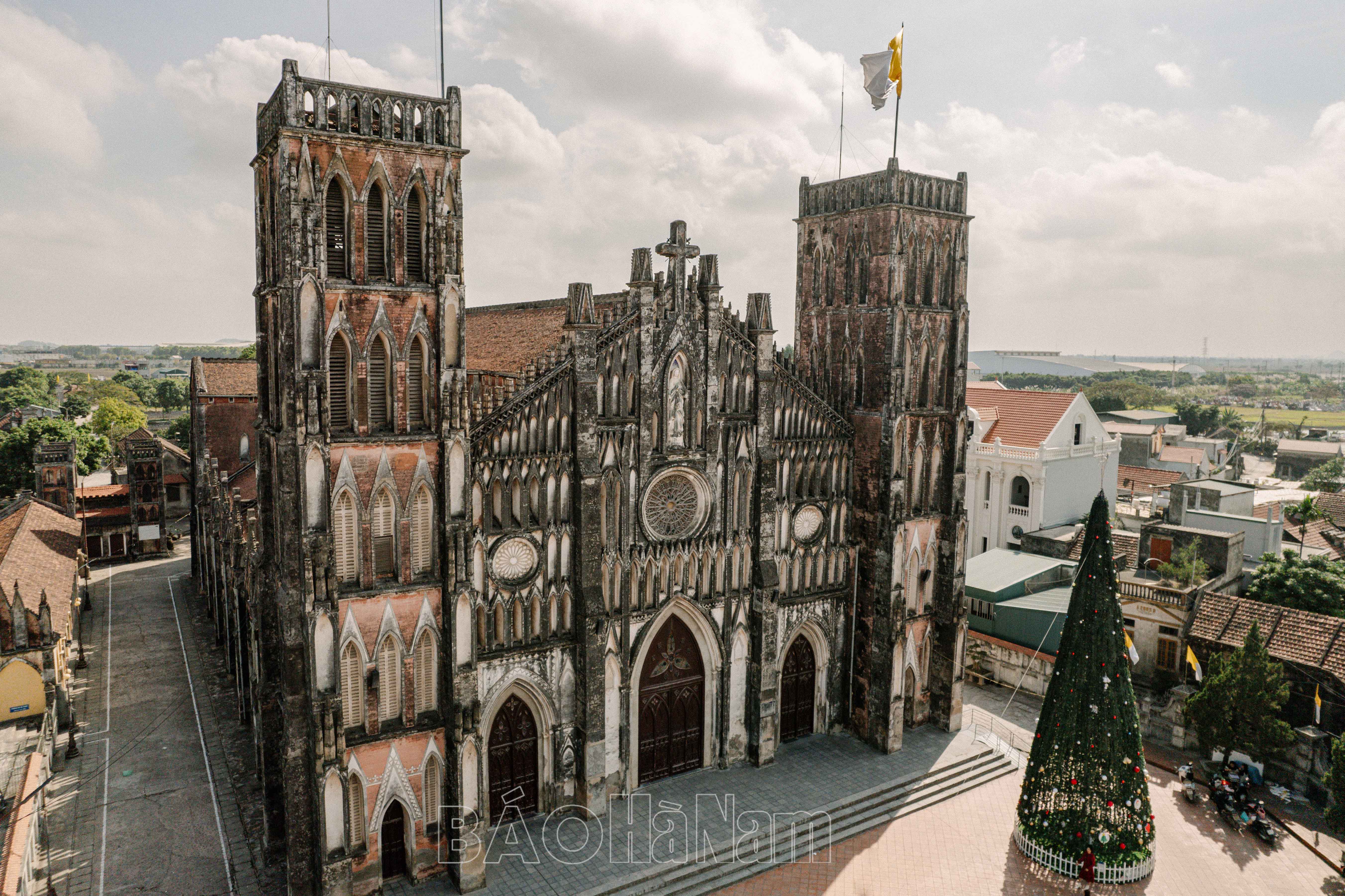 Vẻ đẹp vượt thời gian của Vương cung thánh đường Sở Kiện qua 140 năm