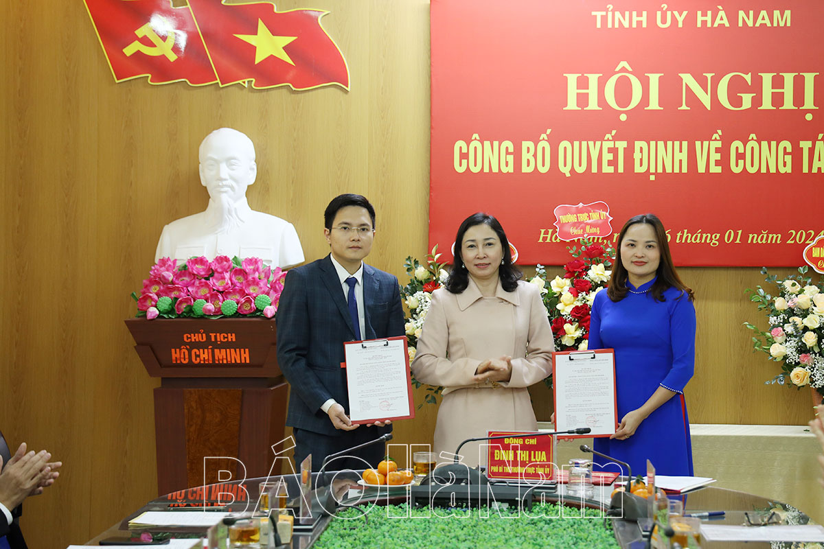 Công bố và trao quyết định công nhận 2 tân Phó Bí thư Tỉnh đoàn Hà Nam