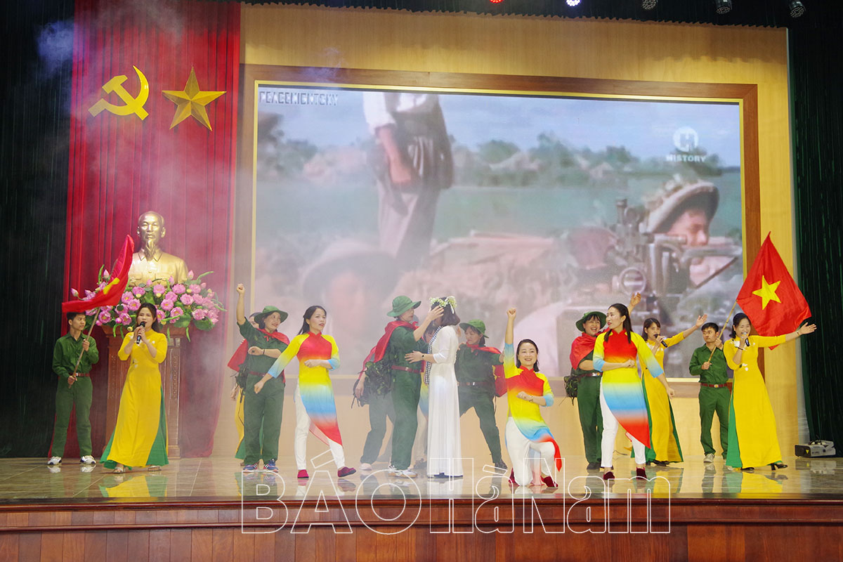 Liên hoan nghệ thuật quần chúng LLVT và thanh niên, sinh viên huyện Kim Bảng