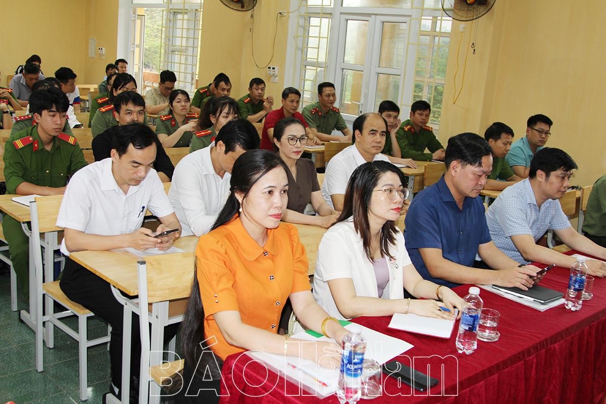 Thành ủy Phủ Lý khai giảng lớp sơ cấp lý luận chính trị khoá I