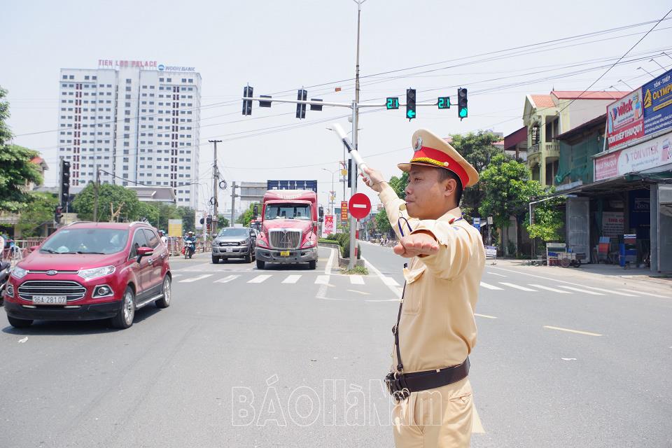 Công an Hà Nam xử lý 580 trường hợp vi phạm trật tự ATGT dịp nghỉ lễ 30/4 - 1/5