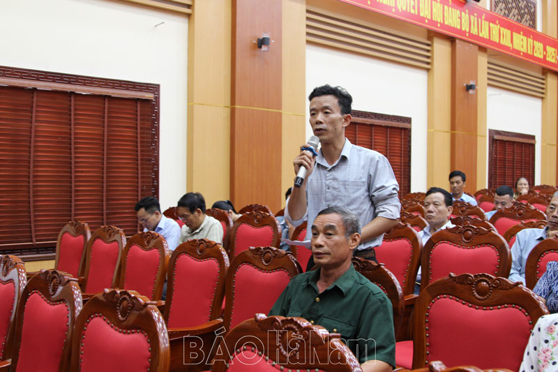 Bí thư Đảng ủy, Chủ tịch UBND xã Đồng Hóa đối thoại với cán bộ, nhân dân