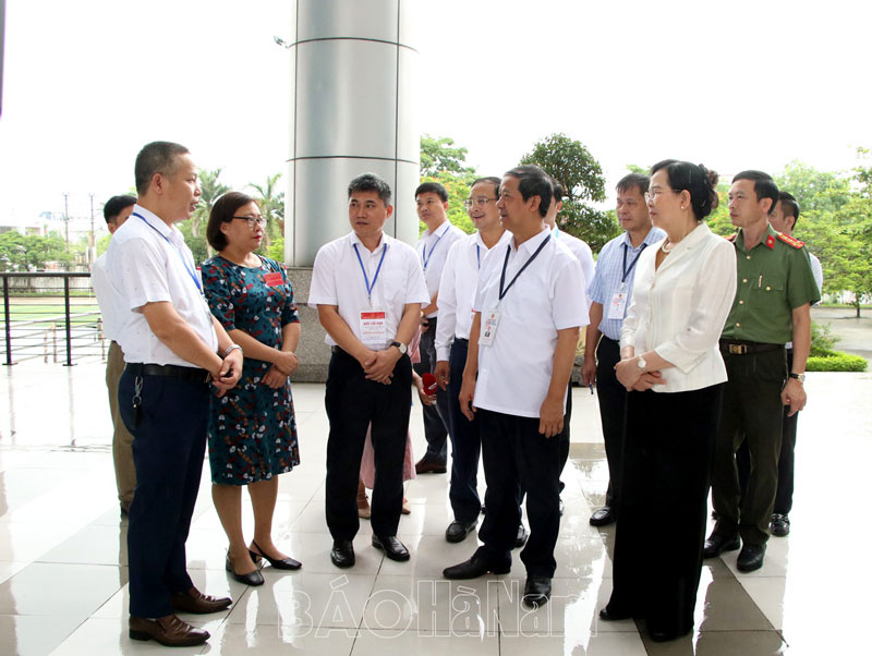 Bộ trưởng GD và ĐT Nguyễn Kim Sơn kiểm tra công tác tổ chức thi tốt nghiệp THPT tại Hà Nam