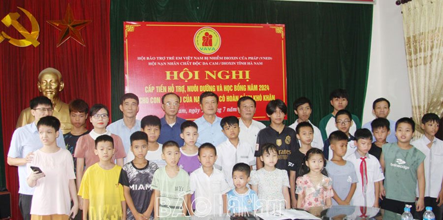 Hơn 118 triệu đồng hỗ trợ học bổng, nuôi dưỡng 24 con, cháu nạn nhân chất độc da cam/dioxin