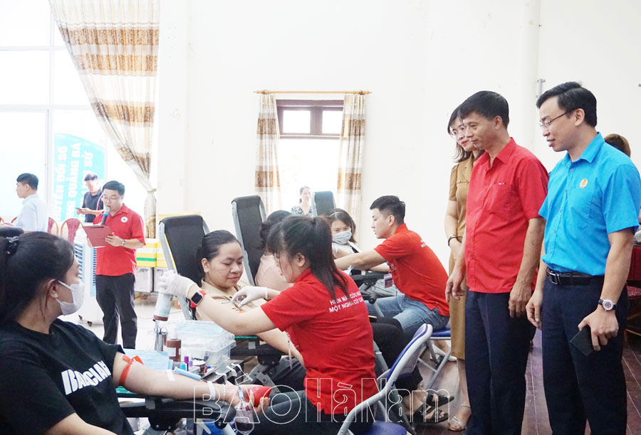 360 tình nguyện viên tham gia chương trình "Chiến dịch những giọt máu hồng hè 2024"