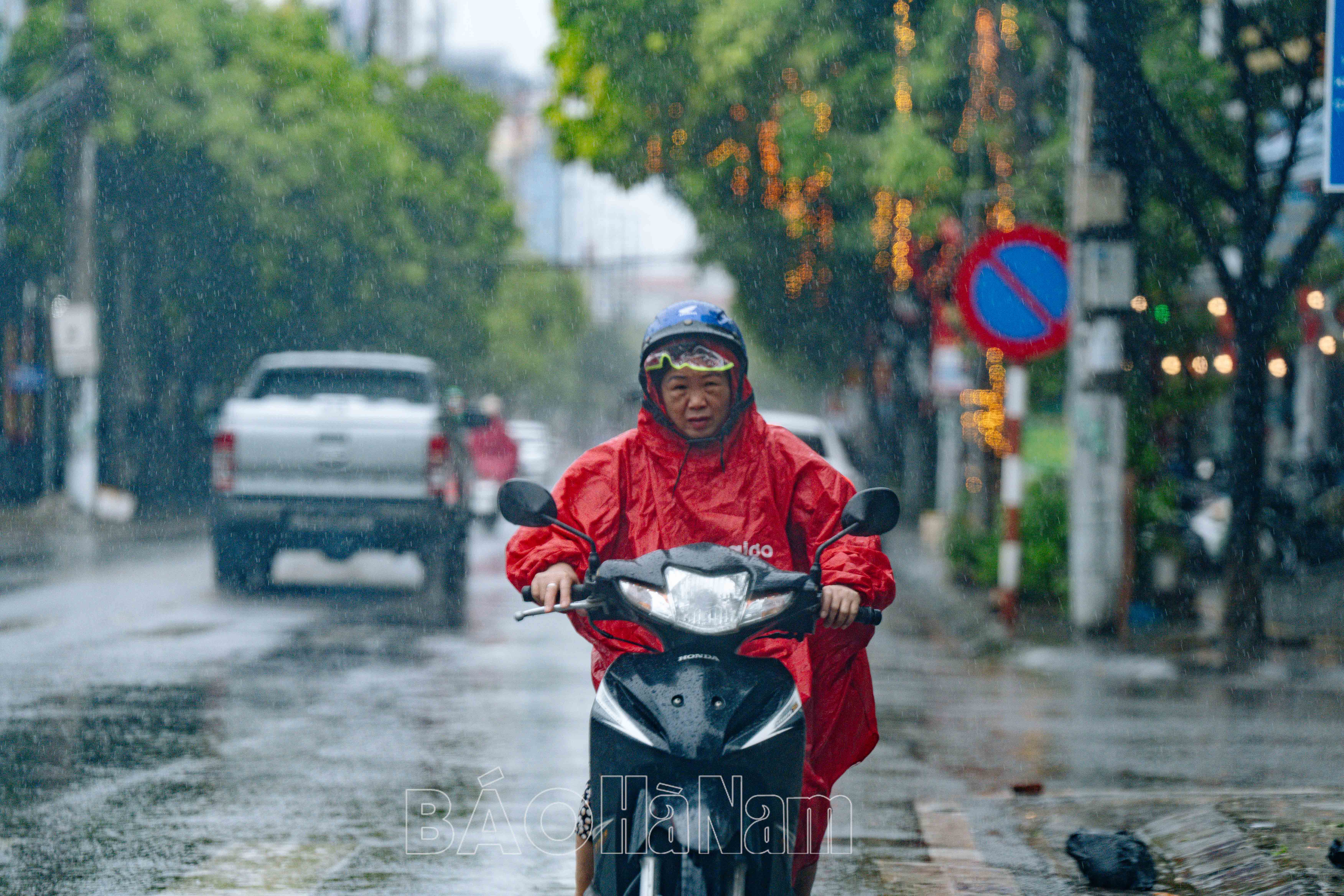 Bão số 3 di chuyển về phía Tây Bắc Bộ và suy yếu thành áp thấp nhiệt đới