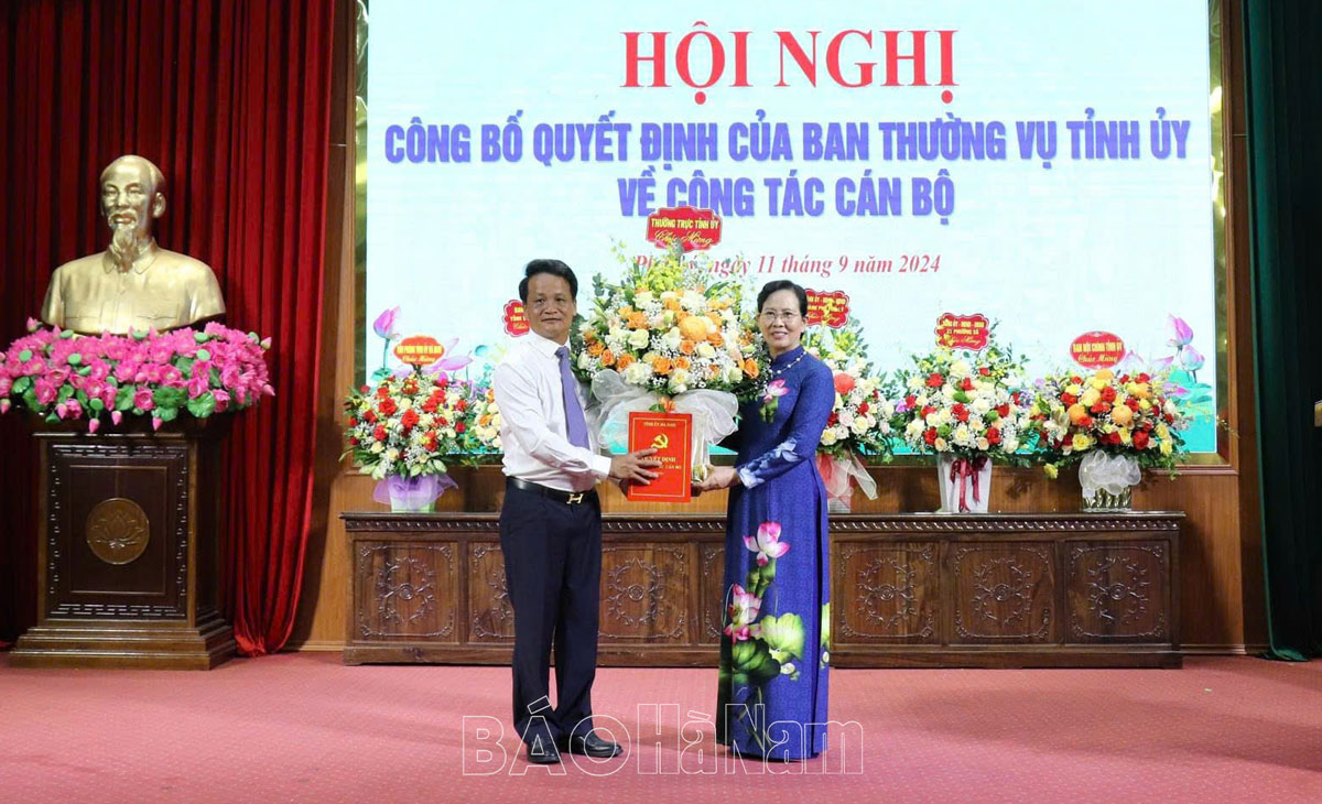 Thành ủy Phủ Lý tổ chức hội nghị công bố Quyết định của Ban Thường vụ Tỉnh ủy về công tác cán bộ.