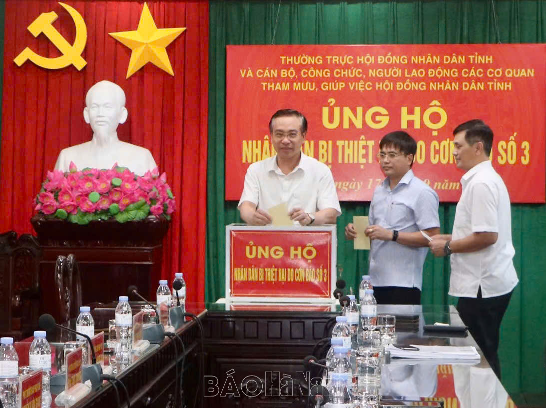 Thường trực HĐND tỉnh ủng hộ nhân dân bị thiệt hại do bão số 3