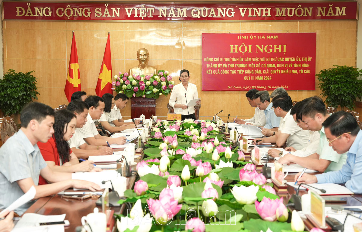 Đồng chí Bí thư Tỉnh ủy Lê Thị Thủy làm việc với bí thư các huyện, thị, thành ủy và thủ trưởng một số cơ quan về công tác tiếp công dân, giải quyết KNTC