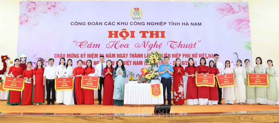 Công đoàn Công ty cổ phần Dinh dưỡng Hồng Hà giành giải Nhất Hội thi Cắm hoa nghệ thuật