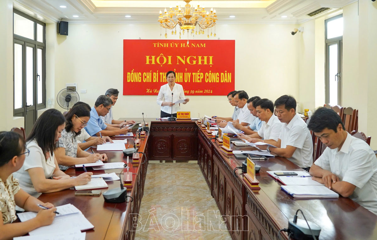 Đồng chí Bí thư Tỉnh ủy Lê Thị Thủy tiếp công dân định kỳ tháng 10/2024