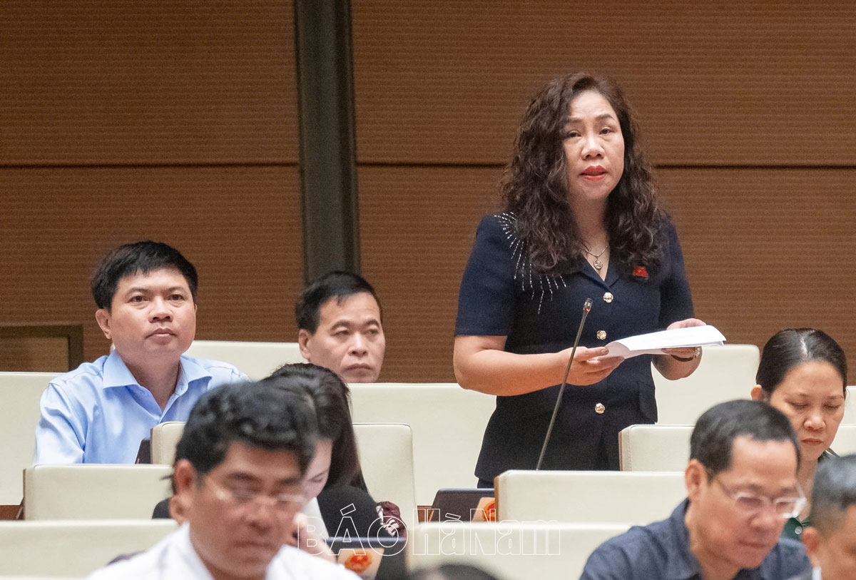 Kỳ họp thứ 8, Quốc hội khóa XV: Đoàn ĐBQH tỉnh tham gia thảo luận tại tổ và phiên họp toàn thể