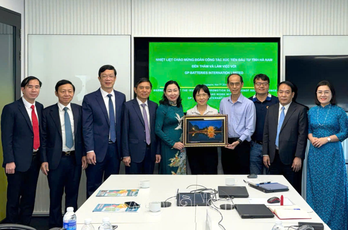 Đoàn công tác của tỉnh làm việc với Công ty Pin GP